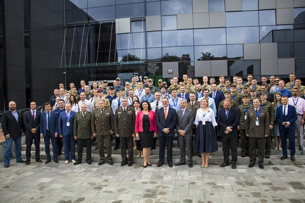 Фахівці НАТО вчать українців протистояти кіберзагрозам за допомогою змагань