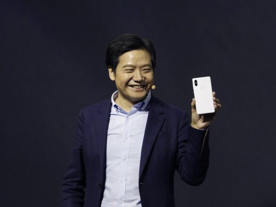 Глава Xiaomi получил премию почти в миллиард долларов и передаст ее на благотворительность