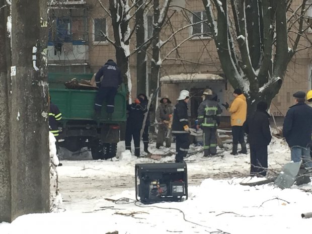 Главные новости 14 декабря: взрыв в Фастове, Косово создает армию и молебен в снегу от УПЦ МП