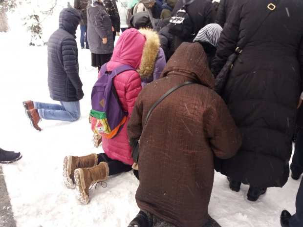 Главные новости 14 декабря: взрыв в Фастове, Косово создает армию и молебен в снегу от УПЦ МП