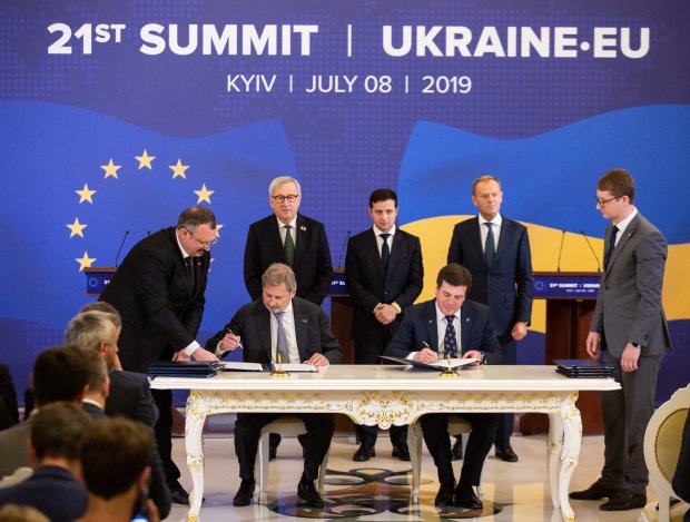 Головні новини 8 липня: скандальний телеміст NewsOne і Росія 24, саміт Україна – ЄС