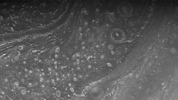 Грандиозный финал. Cassini сгорел в небе СатурнаСюжет