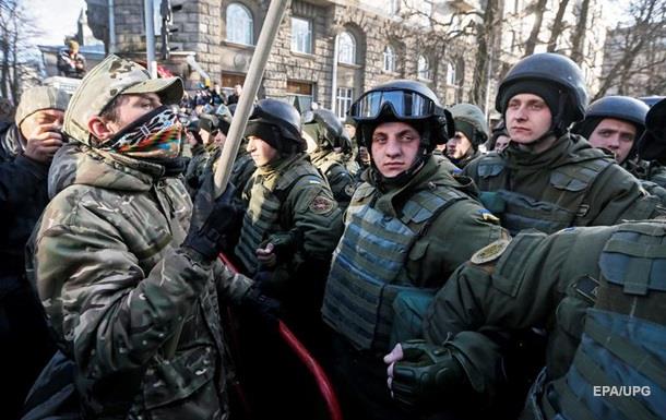 Итоги 19.02: Стычки в Киеве, смерть ПаперникаСюжет