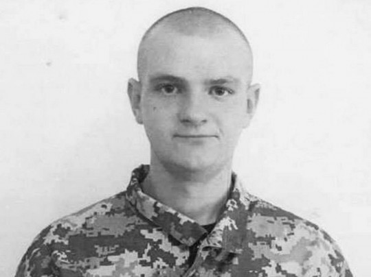 Из воинской части сбежал срочник с оружием: фото дезертира