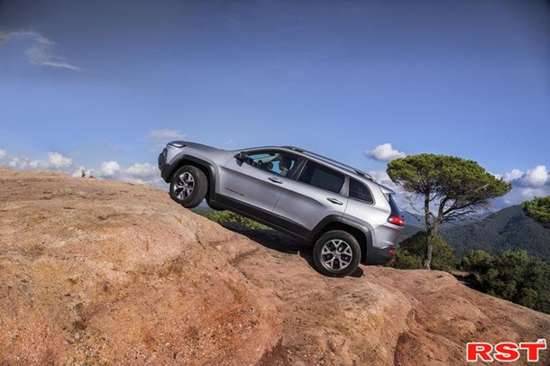 Jeep рассекретил европейскую версию нового Cherokee
