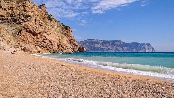 Как изменился пляж в Крыму до и после оккупации: красноречивое фотосравнение