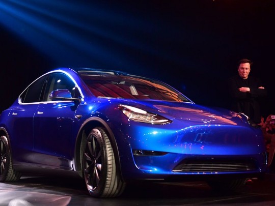 Красотища: Илон Маск представил 7-местный электромобиль Tesla