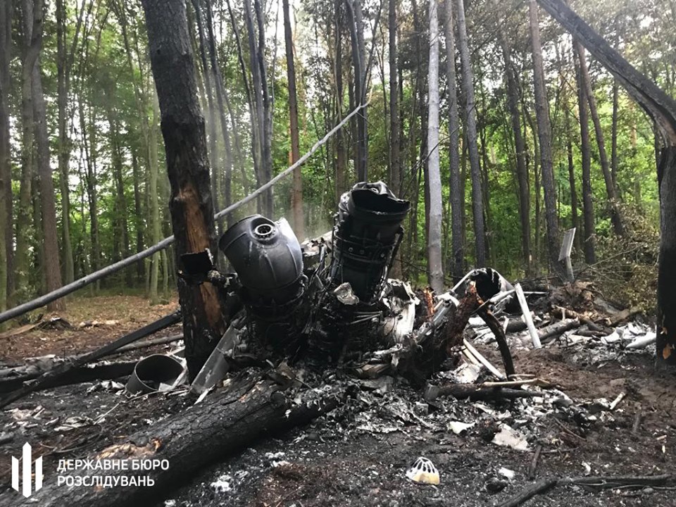 Крушение Ми-8 в Ровенской области: появились первые фото с места трагедии