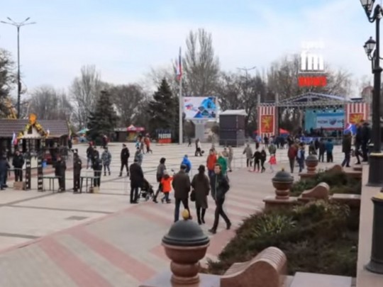 Людей нет: сеть насмешило видео празднования годовщины аннексии Крыма в Керчи
