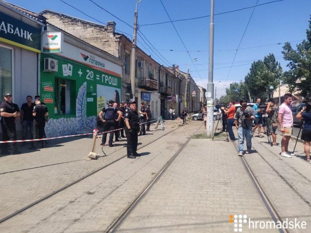 Мільйон доларів і гелікоптер: в Одесі невідомий захопив у заручники двох жінок
