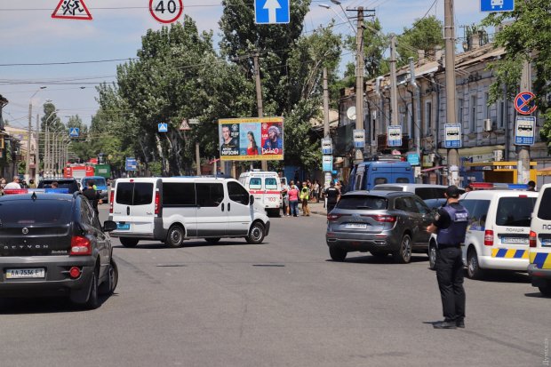 Мільйон доларів і гелікоптер: в Одесі невідомий захопив у заручники двох жінок