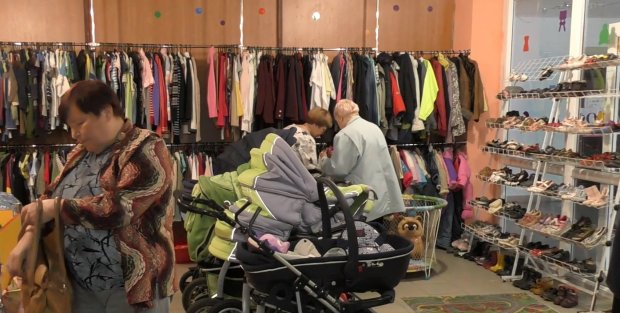 Магазин із безкоштовним одягом: як у Чернігові розраховуються словом Дякую