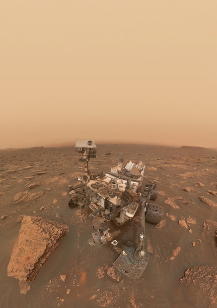 Марсоход Curiosity показал селфи на фоне бури