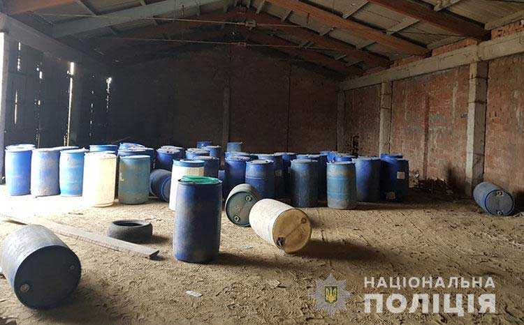 Масштабная спецоперация в Западной Украине: изъяты 67 тонн контрабандного спирта для наливаек (фото)