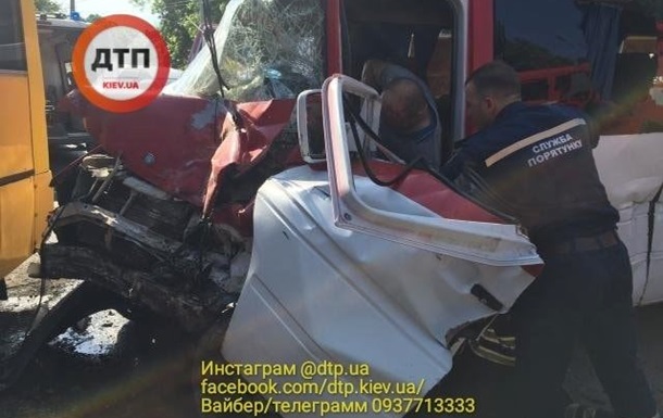 Масштабное ДТП под Киевом: пострадали 26 человек