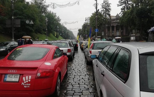 Митинг евробляхеров: центр Киева снова в пробках