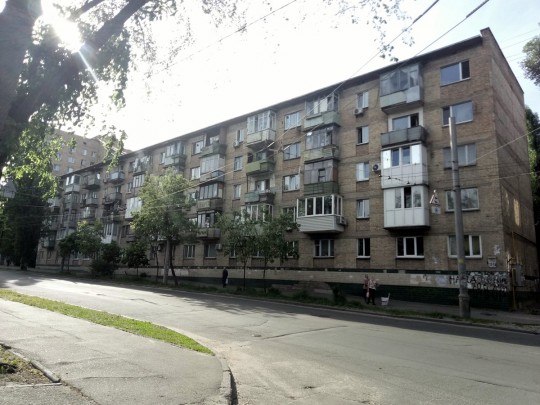 «Мне грозили отрубить пальцы»: в Киеве супружеская пара похитила мужчину, чтобы завладеть его квартирой