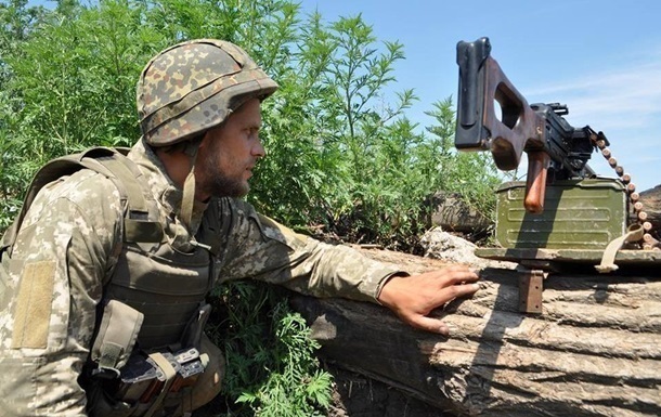 На Донбассе ранен украинский военный