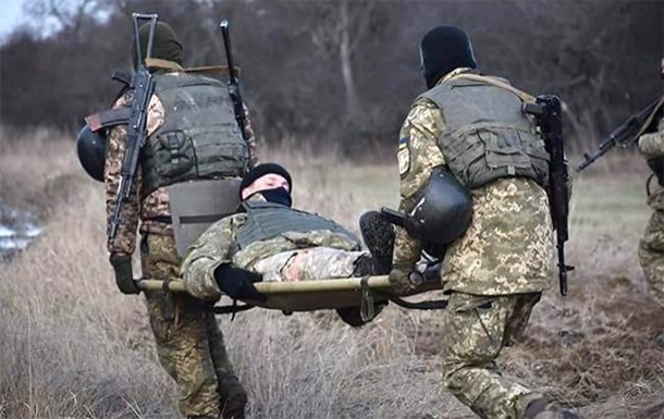 На Донбассе три обстрела, ранены трое военных