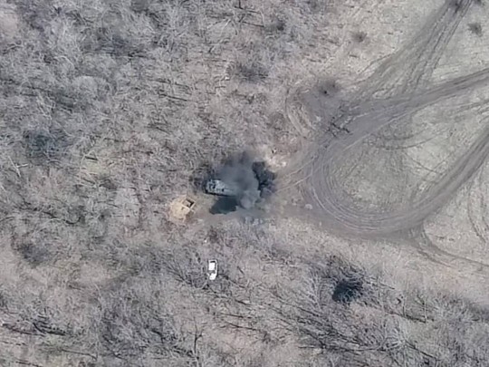 На Донбассе ВСУ метким выстрелом уничтожили блиндаж боевиков (видео)