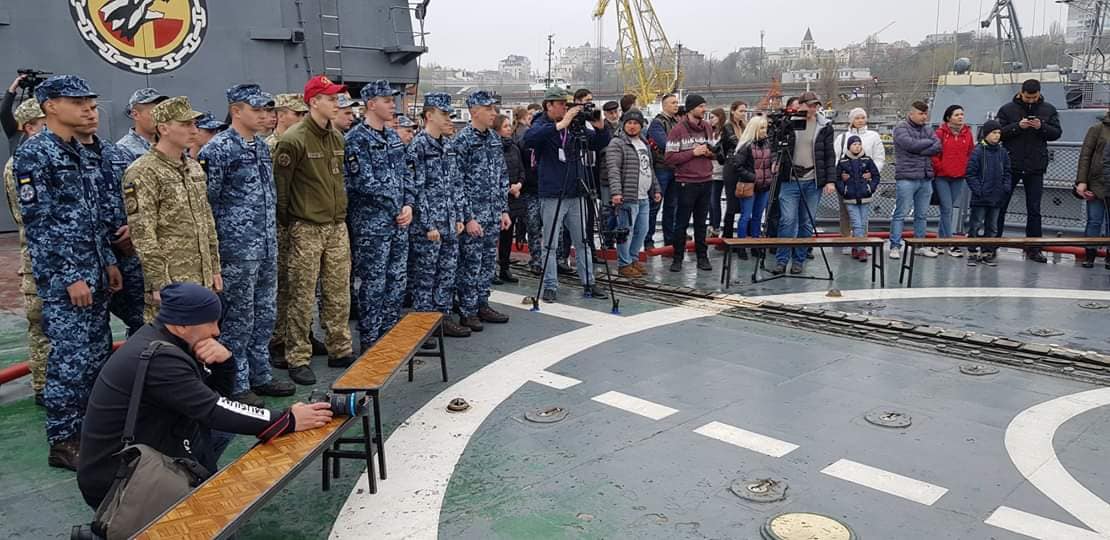 На флагмане украинских ВМС прошел концерт в поддержку плененных моряков (фото)