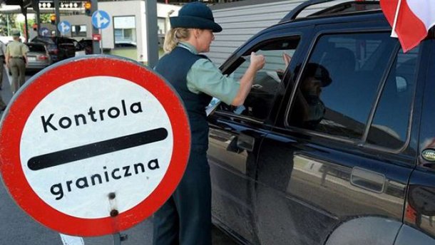 На границе с Польшей автомобили стоят в очередях по три дня