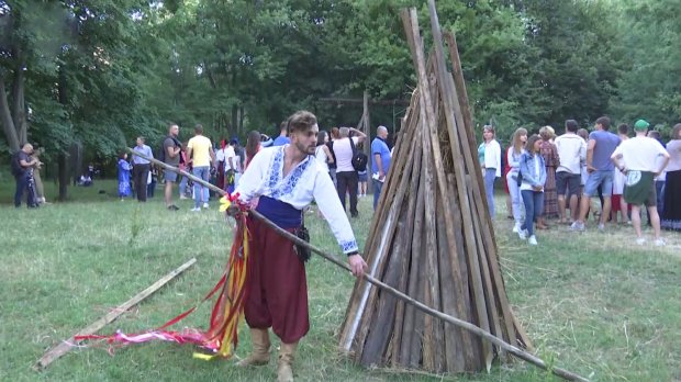 На Ивана Купала в Киеве устроили настоящие гуляния: зрелищные фото и видео