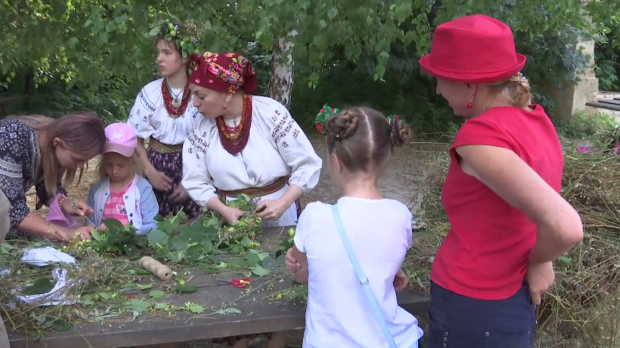 На Ивана Купала в Киеве устроили настоящие гуляния: зрелищные фото и видео