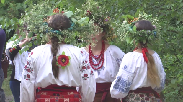 На Ивана Купала в Киеве устроили настоящие гуляния: зрелищные фото и видео
