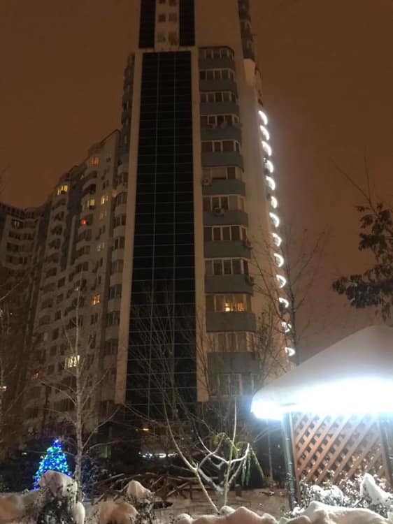 На многоэтажке в Киеве установили солнечную электростанцию: чем уникален дом