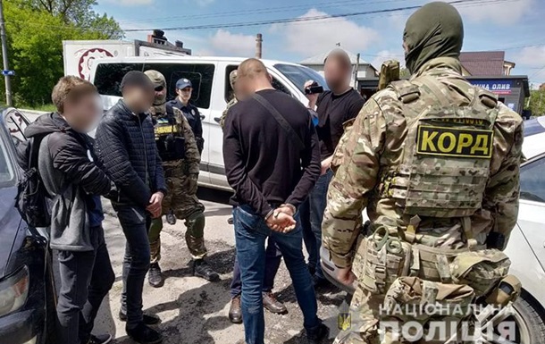 На Прикарпатье задержали группировку наркодилеров