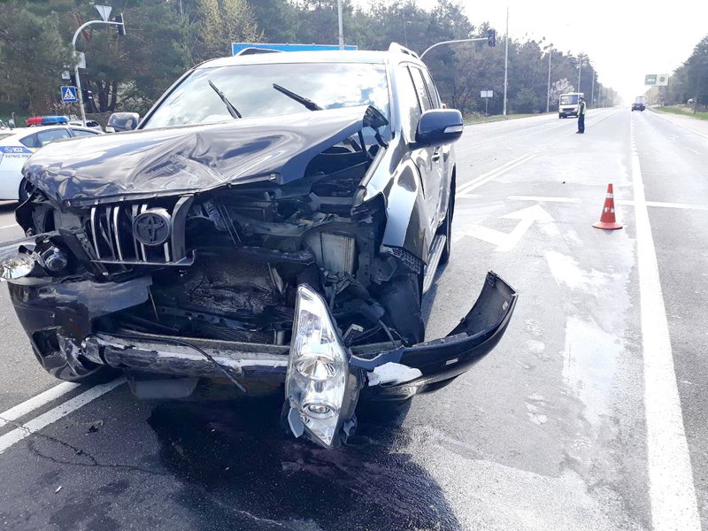На Столичном шоссе в Киеве произошло лобовое ДТП: эксклюзивные фото с места аварии