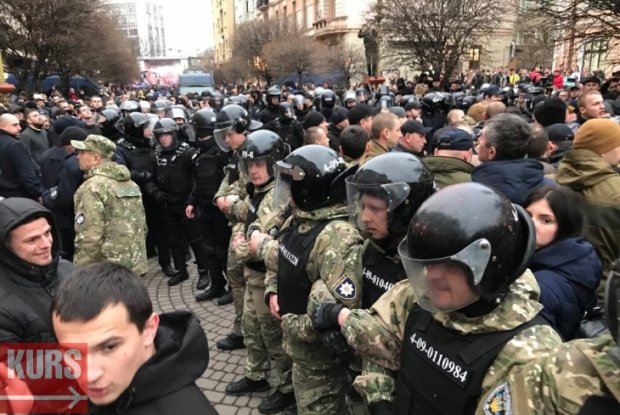 Нацкорпус снова устроил столкновения к приезду Порошенко – на этот раз в Ивано-Франковске