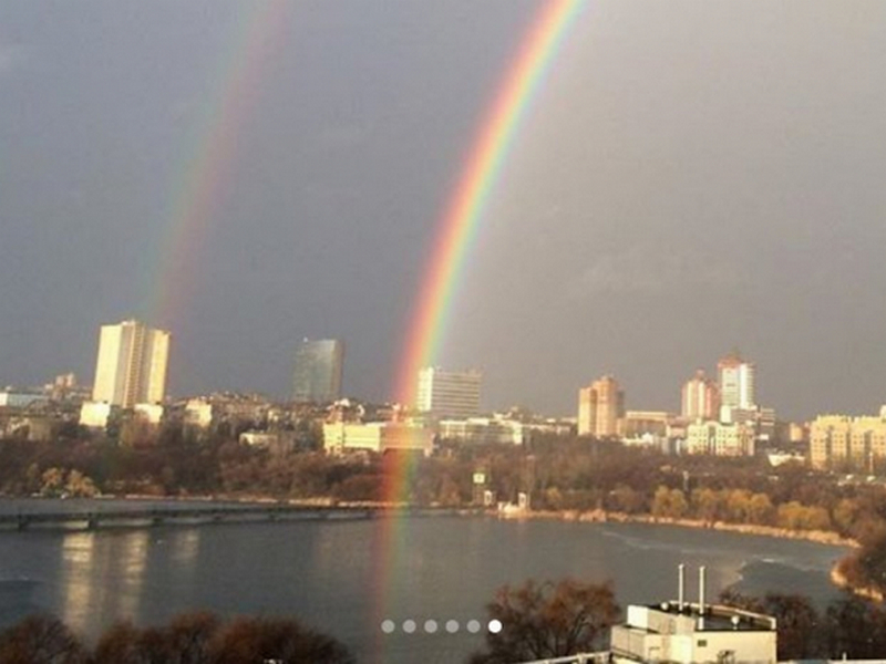 Над Донецком появилась двойная радуга (фото)