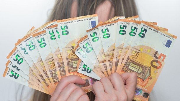 Наличный курс валют 20 мая: гривна начинает неделю с подъема