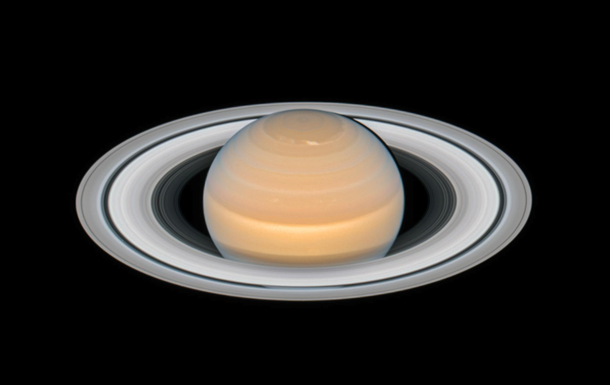 NASA опубликовало новые фото Марса и Сатурна