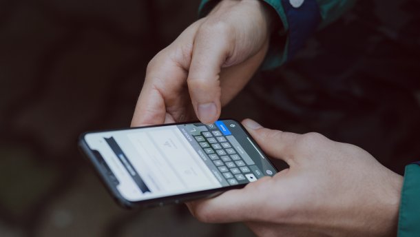Нашли взаимосвязь между зависимостью от смартфона и количеством сексуальных партнеров