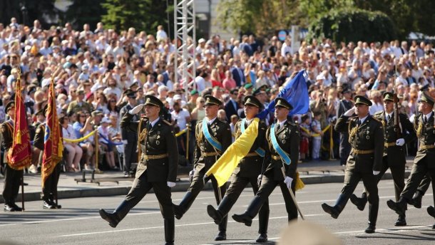 Небезпечний суперник Слуги народу, або Чому Зеленський вирішив скасувати військовий парад