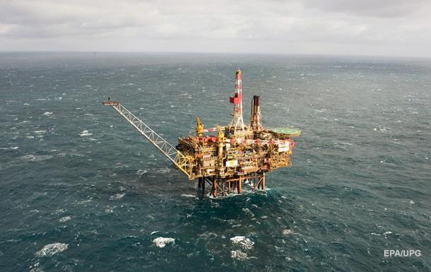 Нефть дорожает в ожидании новостей из США