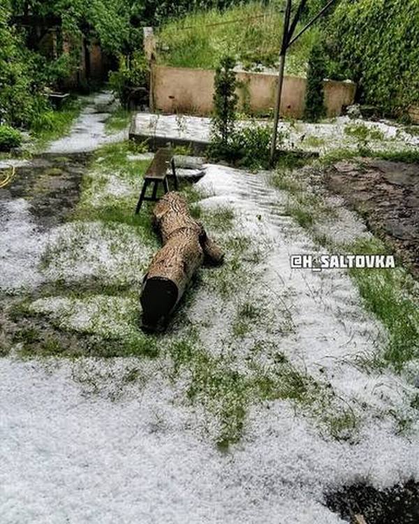 Непогода в Харькове: улицы затопило водой и засыпало градом (фото, видео)