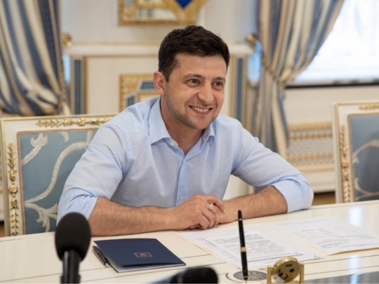 Ни пяди земли не отдать агрессору: Зеленский провел первую встречу с волонтерами (видео)