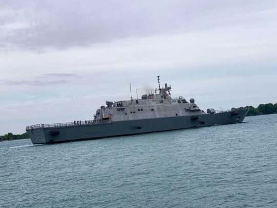 Новейший боевой корабль ВМС США столкнулся с канадским судном (видео)