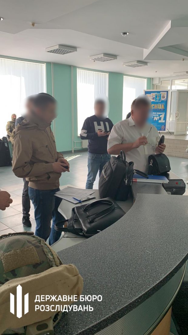 Обшуки у Волинському ДФС: правоохоронці розкрили злочинну схему митників та податківців