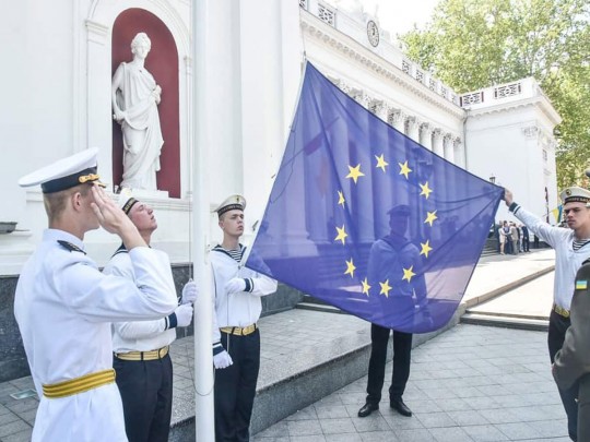 Одесса отметила День Европы необычным «кинотортом» (фото)
