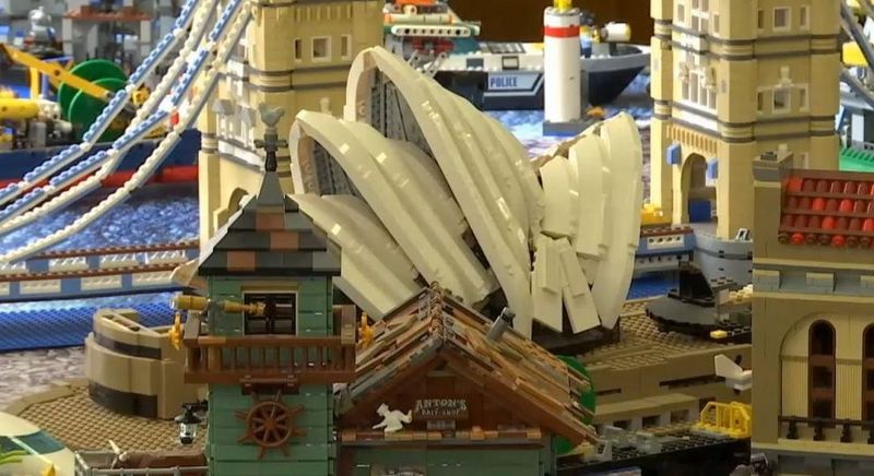 Одесский школьник собрал рекордную коллекцию конструктора Lego