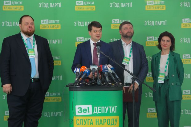 Партия Слуга народа идет на парламентские выборы: обновленный список политсилы