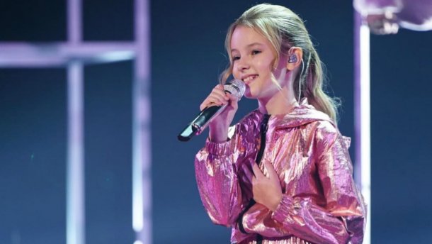 Переможниця 4 сезону Голос. Діти Данелія Тулєшова заспівала у фіналі 5 сезону проекту