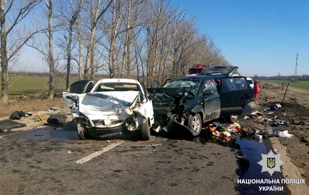 Под Харьковом столкнулись два авто, есть погибшие