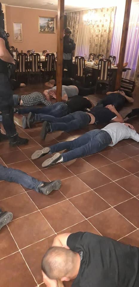 Под Кропивницким сорвали сходку во главе с «криминальным авторитетом» по кличке «Футболист» (фото)