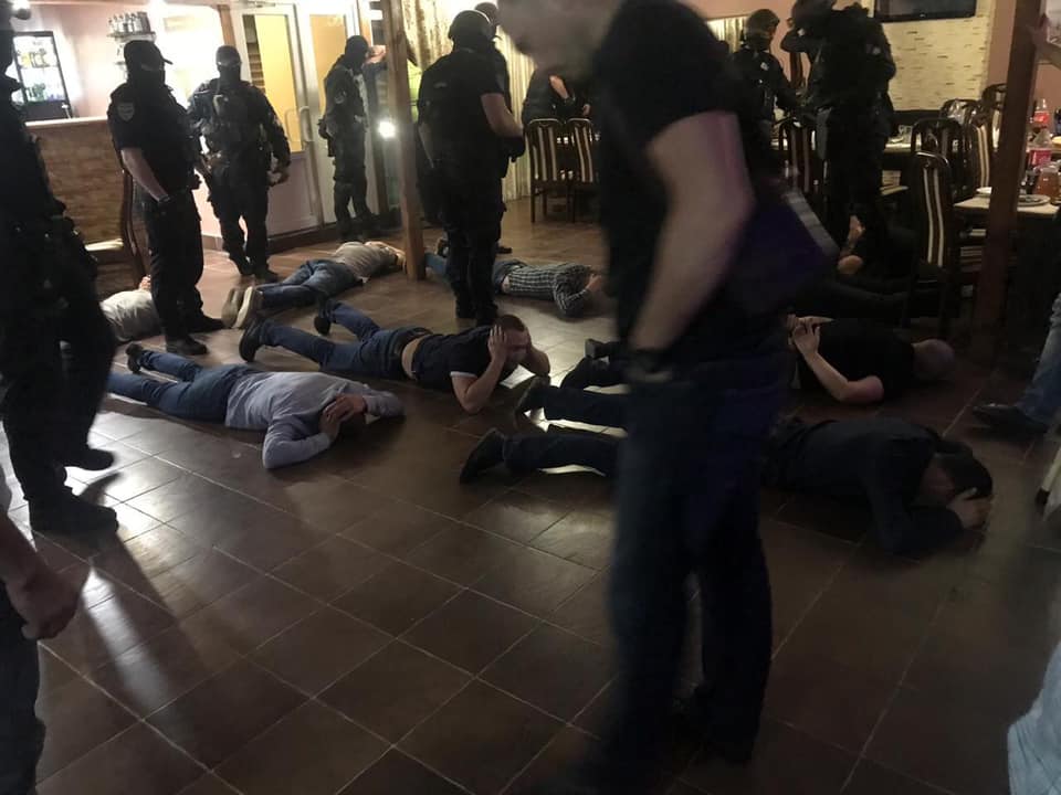 Под Кропивницким сорвали сходку во главе с «криминальным авторитетом» по кличке «Футболист» (фото)